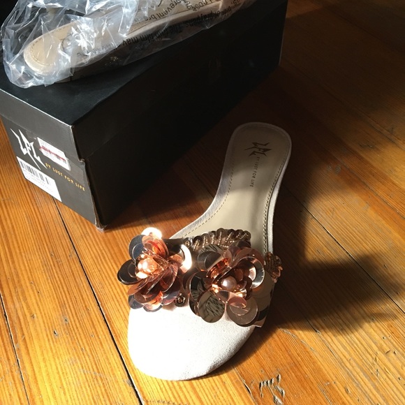 Brand New L-Dizzy Rose Gold sandal - Picture 2 of 4
